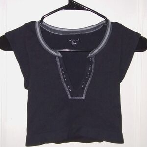 Black Cropped V-Neck